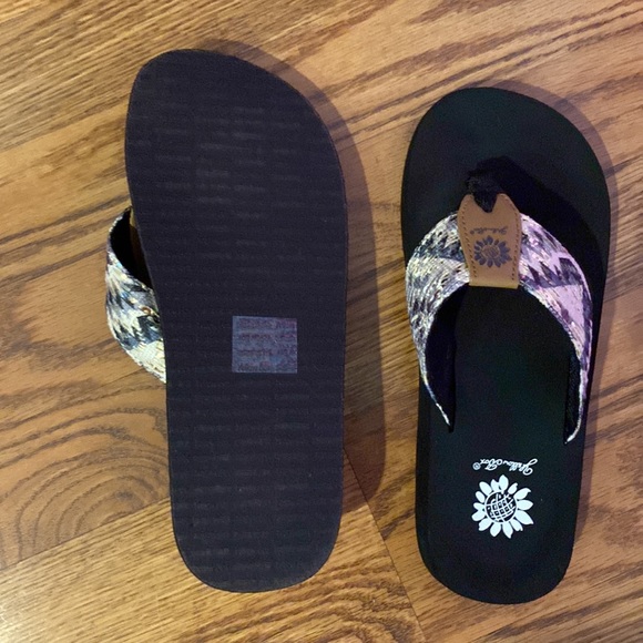 womens flip flops - Picture 3 of 5